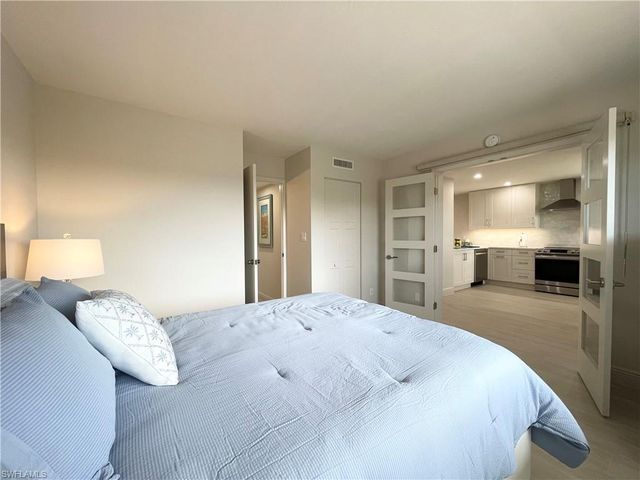 12945 Vanderbilt DR 403, Naples, FL 34110