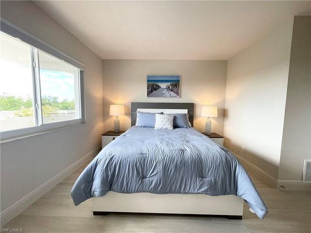 12945 Vanderbilt DR 403, Naples, FL 34110