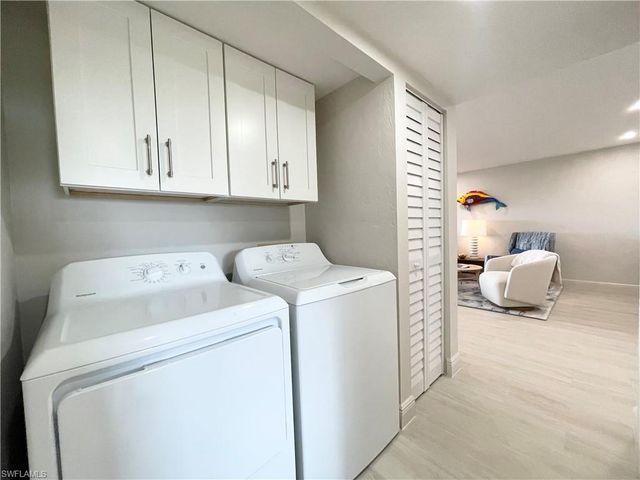 12945 Vanderbilt DR 403, Naples, FL 34110