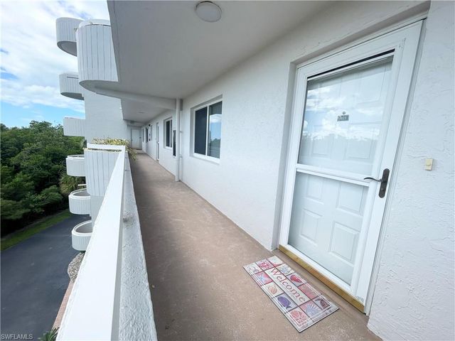 12945 Vanderbilt DR 403, Naples, FL 34110