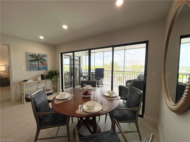 12945 Vanderbilt DR 403, Naples, FL 34110