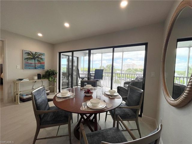 12945 Vanderbilt DR 403, Naples, FL 34110