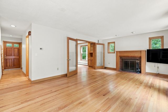 16 Birch Ln, Northampton, MA 01062