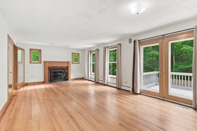 16 Birch Ln, Northampton, MA 01062