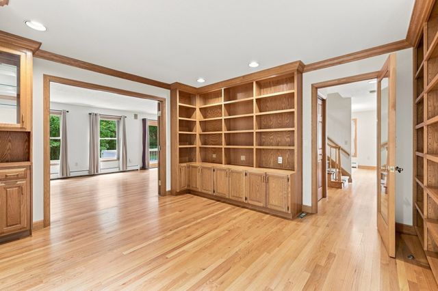 16 Birch Ln, Northampton, MA 01062