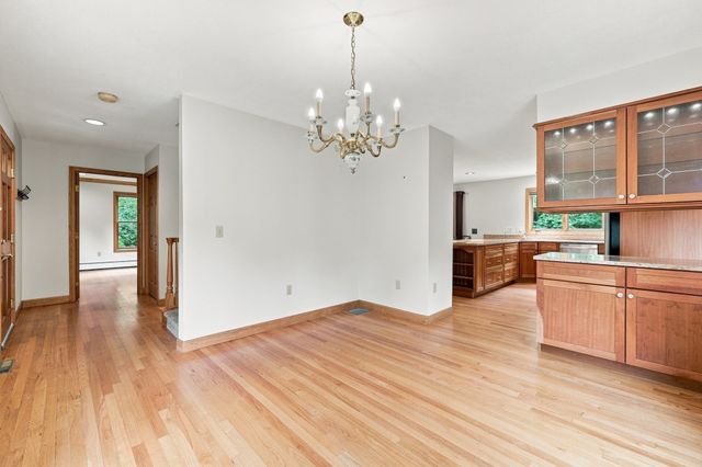 16 Birch Ln, Northampton, MA 01062