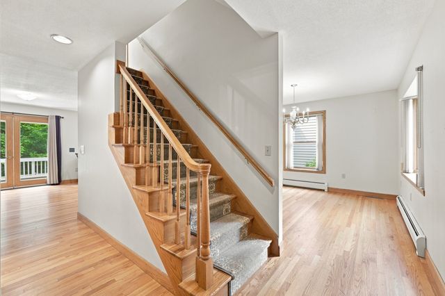 16 Birch Ln, Northampton, MA 01062