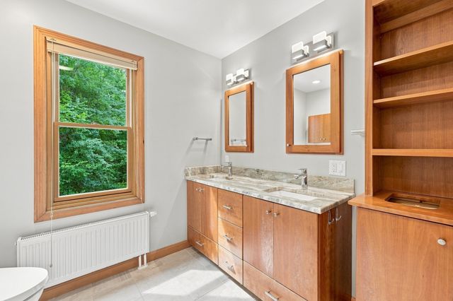 16 Birch Ln, Northampton, MA 01062