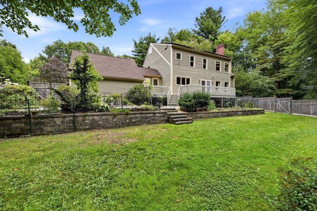 16 Birch Ln, Northampton, MA 01062