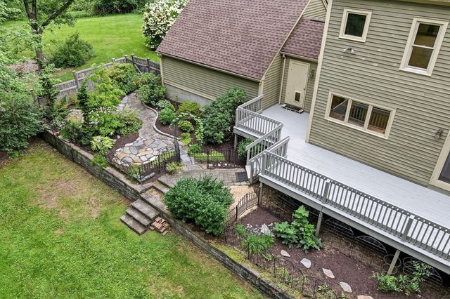 16 Birch Ln, Northampton, MA 01062
