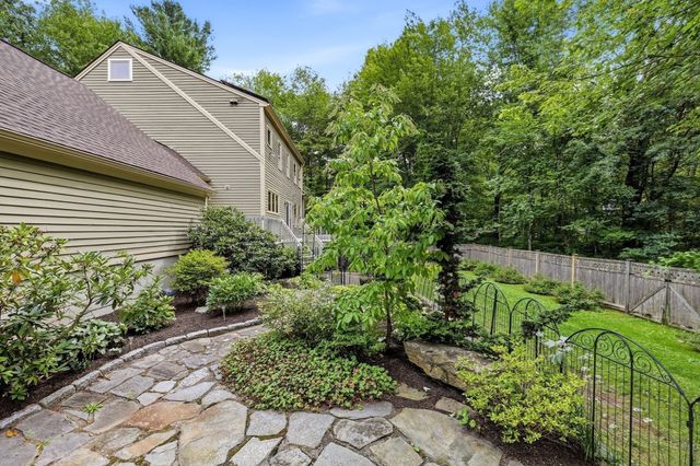 16 Birch Ln, Northampton, MA 01062