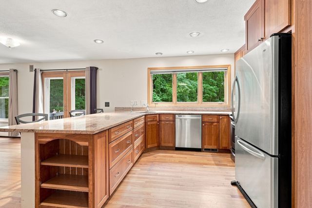 16 Birch Ln, Northampton, MA 01062