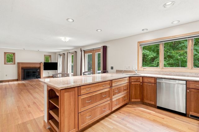 16 Birch Ln, Northampton, MA 01062