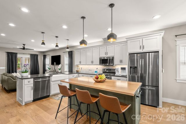 7 Acona Lane, Asheville, NC 28803