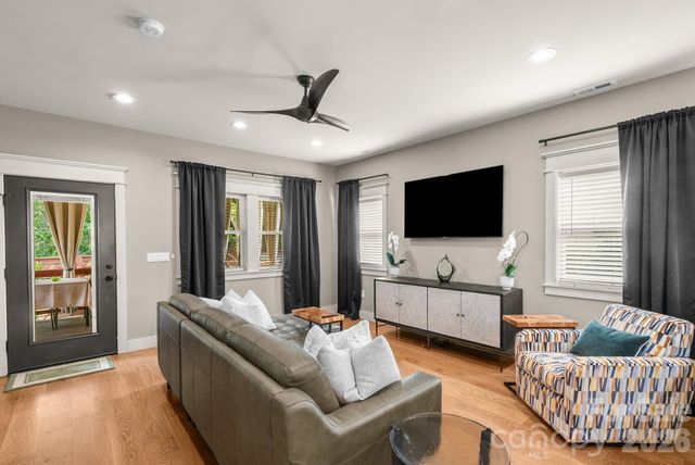 7 Acona Lane, Asheville, NC 28803