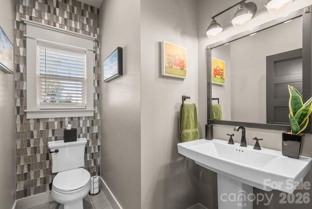 7 Acona Lane, Asheville, NC 28803