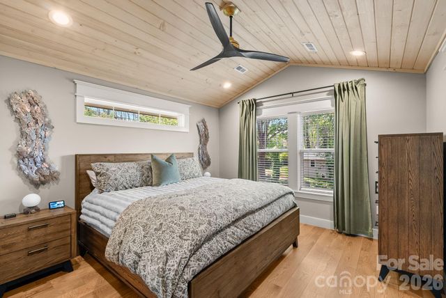 7 Acona Lane, Asheville, NC 28803