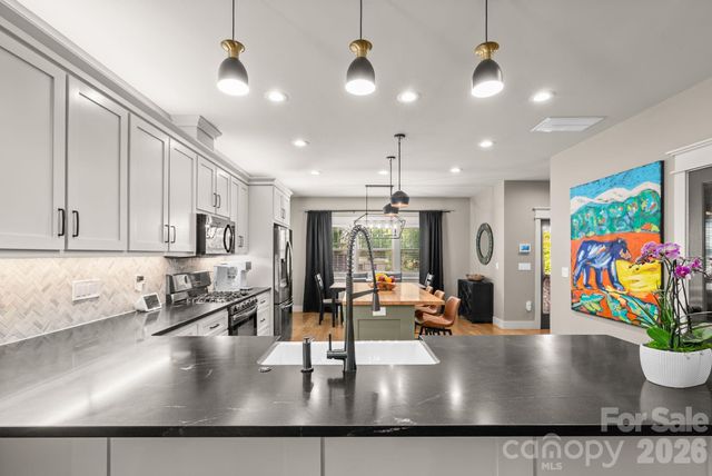 7 Acona Lane, Asheville, NC 28803