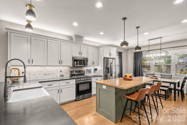 7 Acona Lane, Asheville, NC 28803