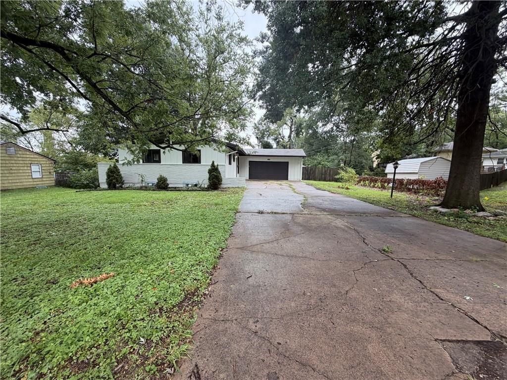 8427 Marsh Avenue, Raytown, MO 64138