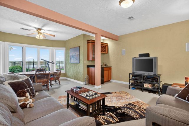 23801 281st Avenue, Leclaire, IA 52753