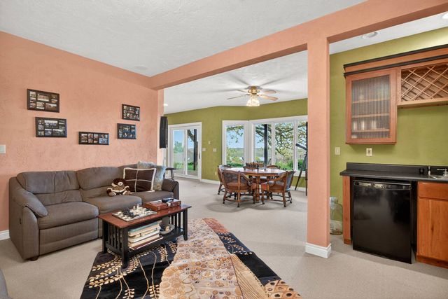 23801 281st Avenue, Leclaire, IA 52753