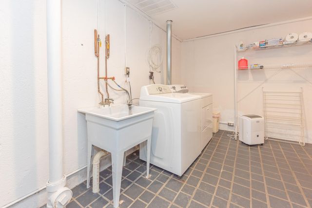 2172 Overlook Court, Ann Arbor, MI 48103