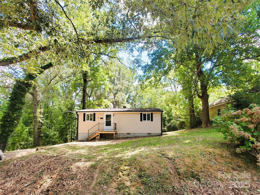 216 E Georgia Avenue, Bessemer City, NC 28016
