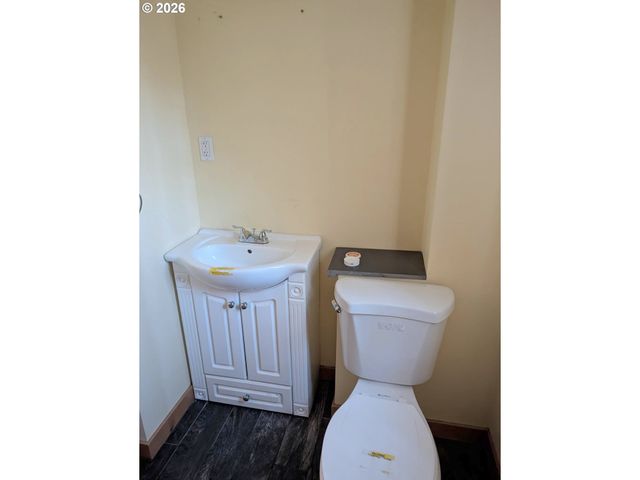 2004 Se ASH St, Portland, OR 97214