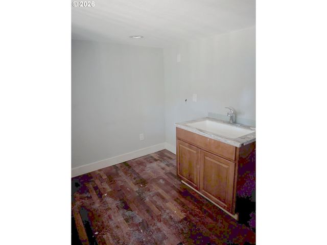 2004 Se ASH St, Portland, OR 97214