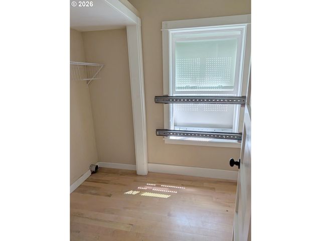 2004 Se ASH St, Portland, OR 97214