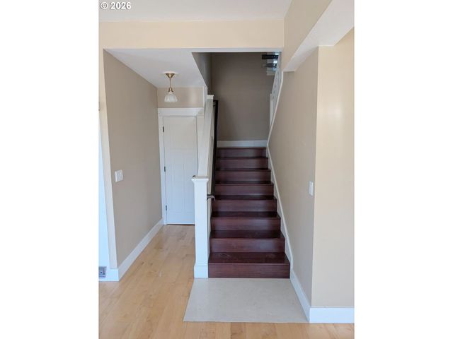 2004 Se ASH St, Portland, OR 97214