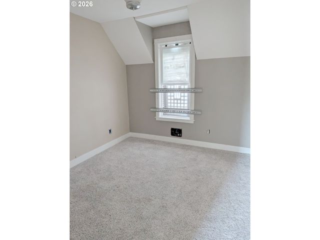 2004 Se ASH St, Portland, OR 97214
