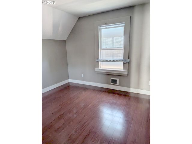 2004 Se ASH St, Portland, OR 97214