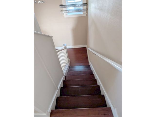 2004 Se ASH St, Portland, OR 97214