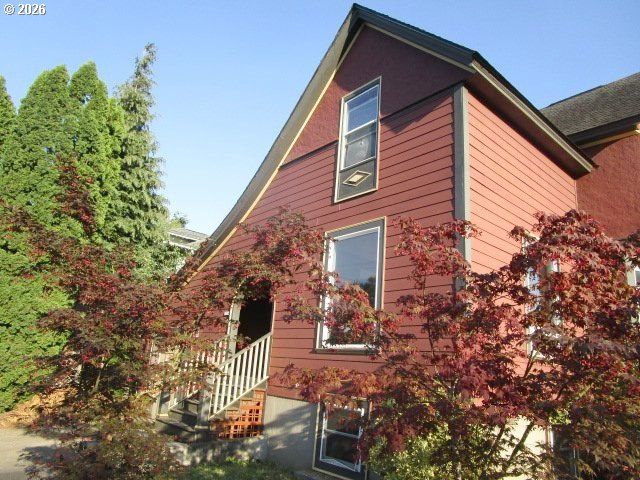 2004 Se ASH St, Portland, OR 97214