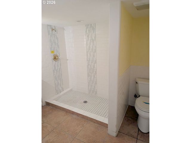 2004 Se ASH St, Portland, OR 97214
