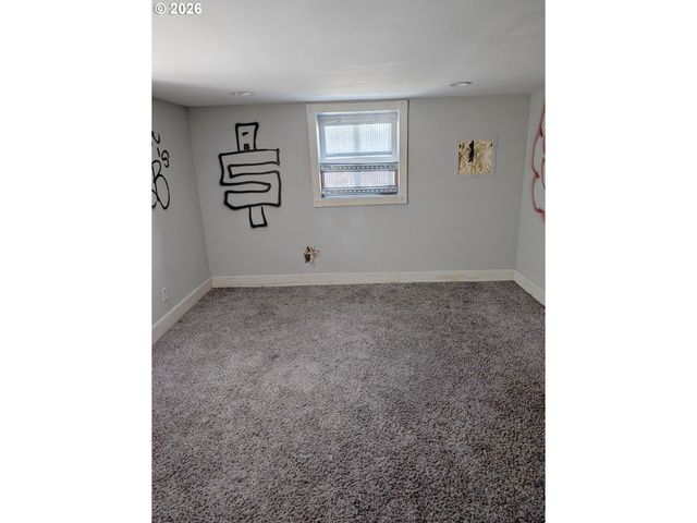 2004 Se ASH St, Portland, OR 97214