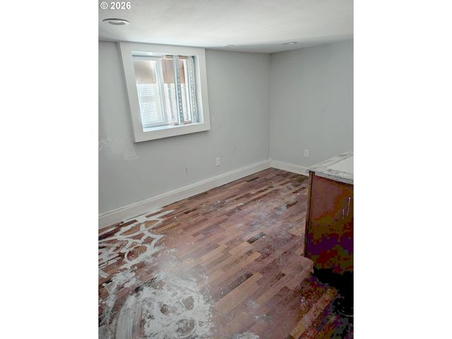 2004 Se ASH St, Portland, OR 97214