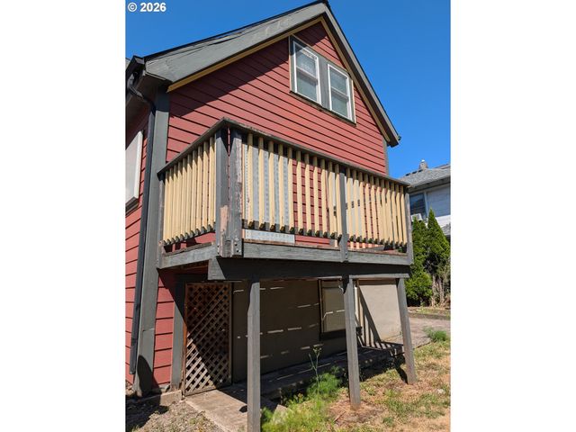 2004 Se ASH St, Portland, OR 97214