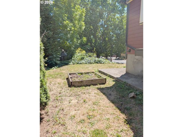 2004 Se ASH St, Portland, OR 97214