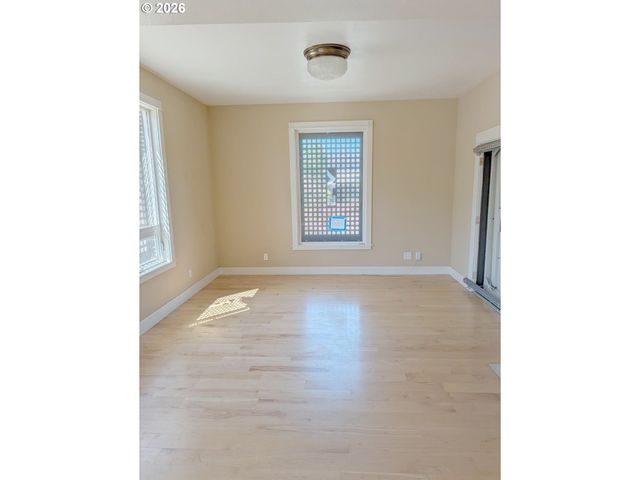 2004 Se ASH St, Portland, OR 97214
