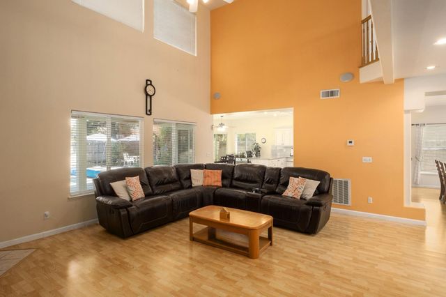 741 N Oxford Avenue, Clovis, CA 93611