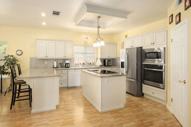 741 N Oxford Avenue, Clovis, CA 93611