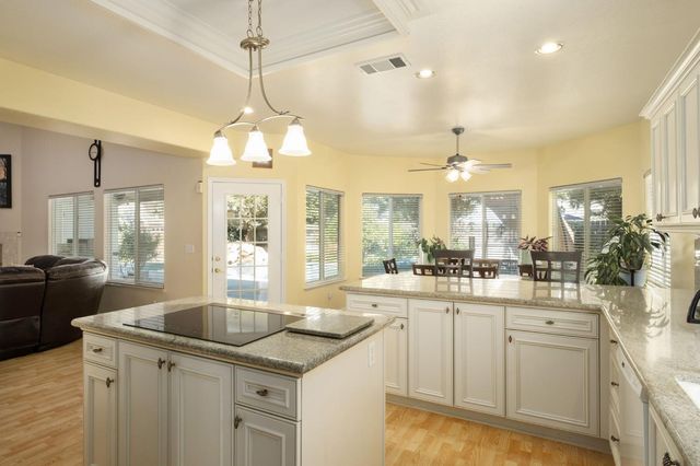 741 N Oxford Avenue, Clovis, CA 93611