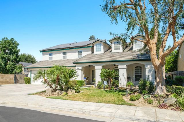 741 N Oxford Avenue, Clovis, CA 93611