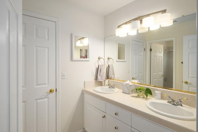 741 N Oxford Avenue, Clovis, CA 93611