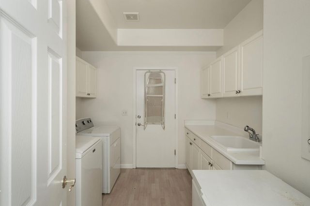 741 N Oxford Avenue, Clovis, CA 93611