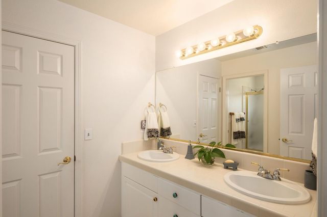 741 N Oxford Avenue, Clovis, CA 93611