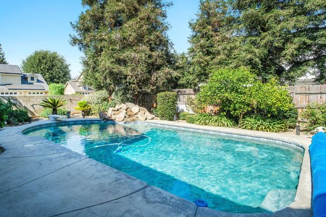 741 N Oxford Avenue, Clovis, CA 93611
